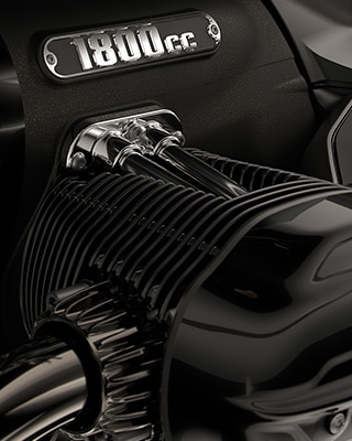 Detailed view of the BMW Motorrad R 18 Roctane boxer engine