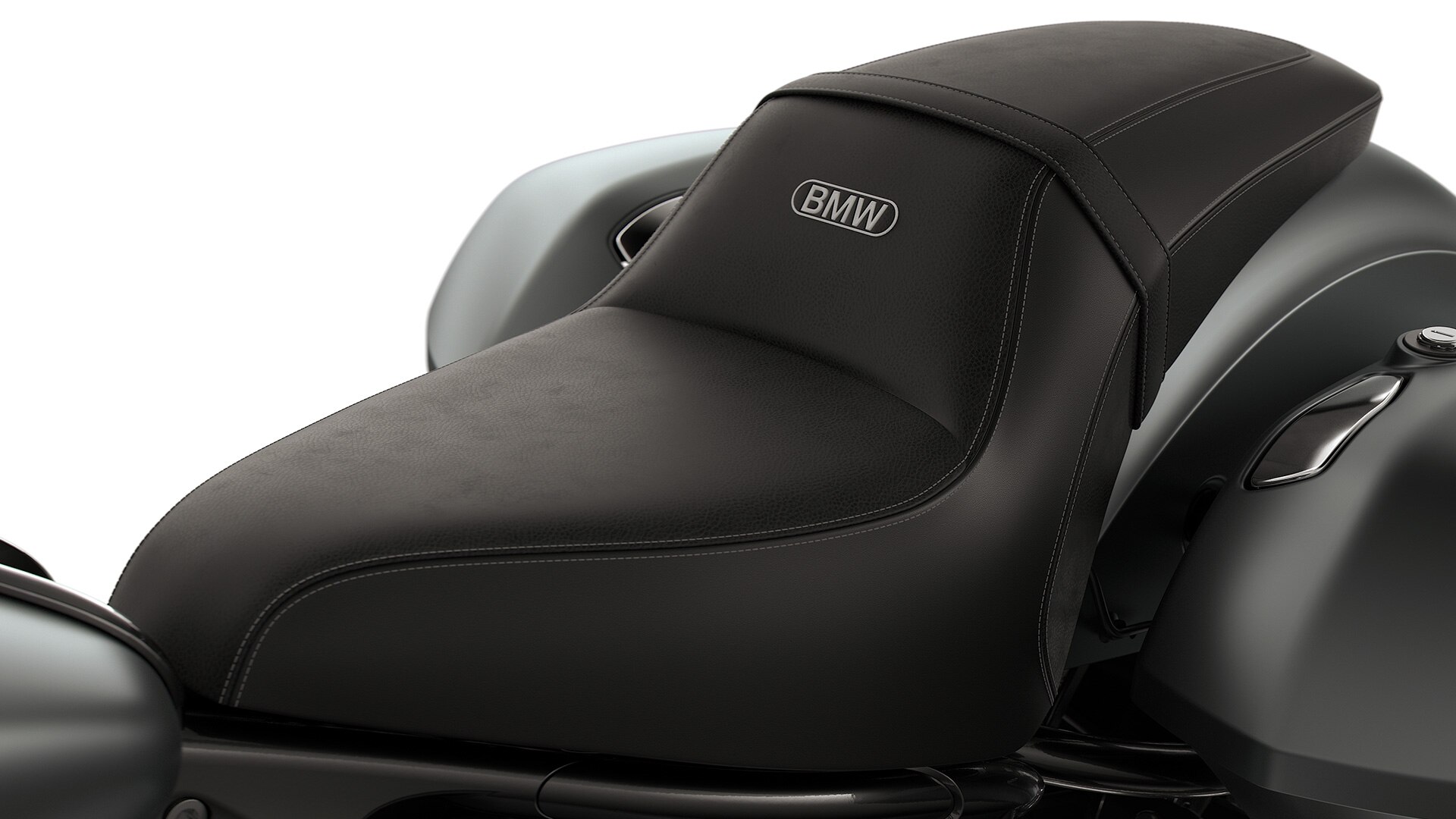 Detailed view of the dragster seat on the BMW Motorrad R 18 Roctane