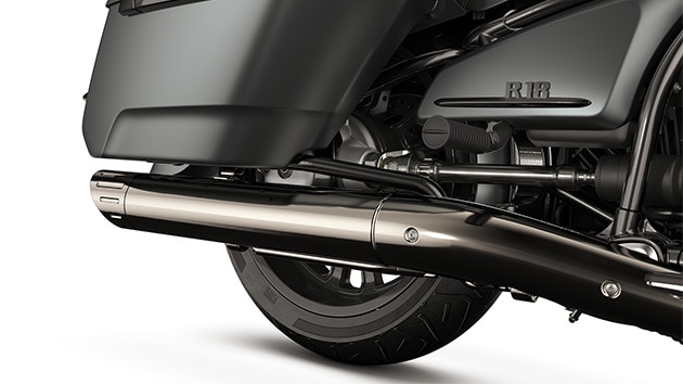 Detailed view of the rear silencer on the BMW Motorrad R 18 Roctane