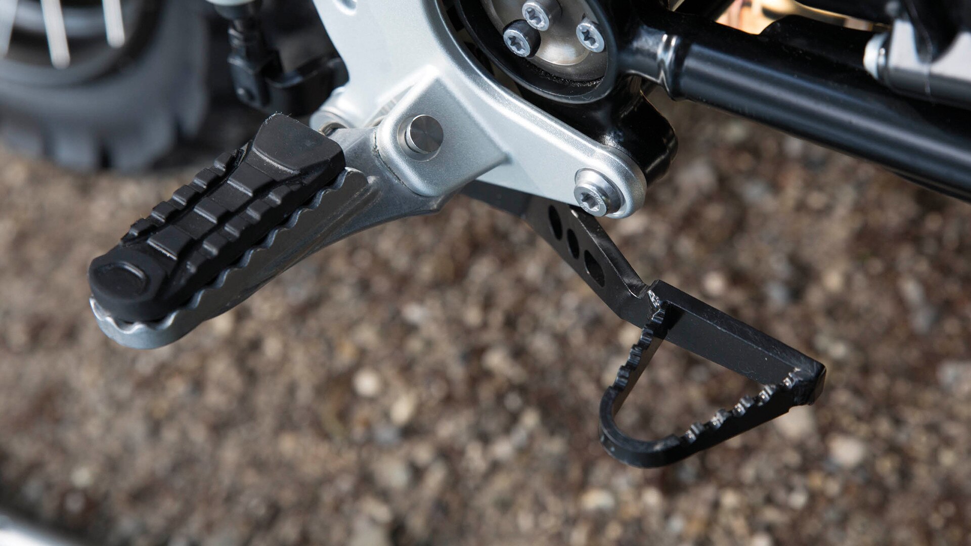 R nineT Urban G/S Enduro foot pegs