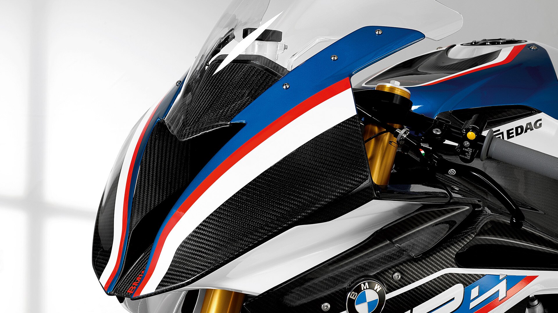 HP4 Race carbon front